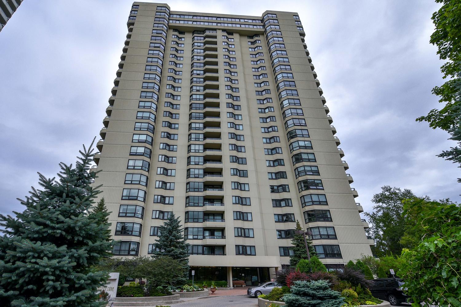 MOONEY'S BAY Listing Geoff & Bobbie McGowan