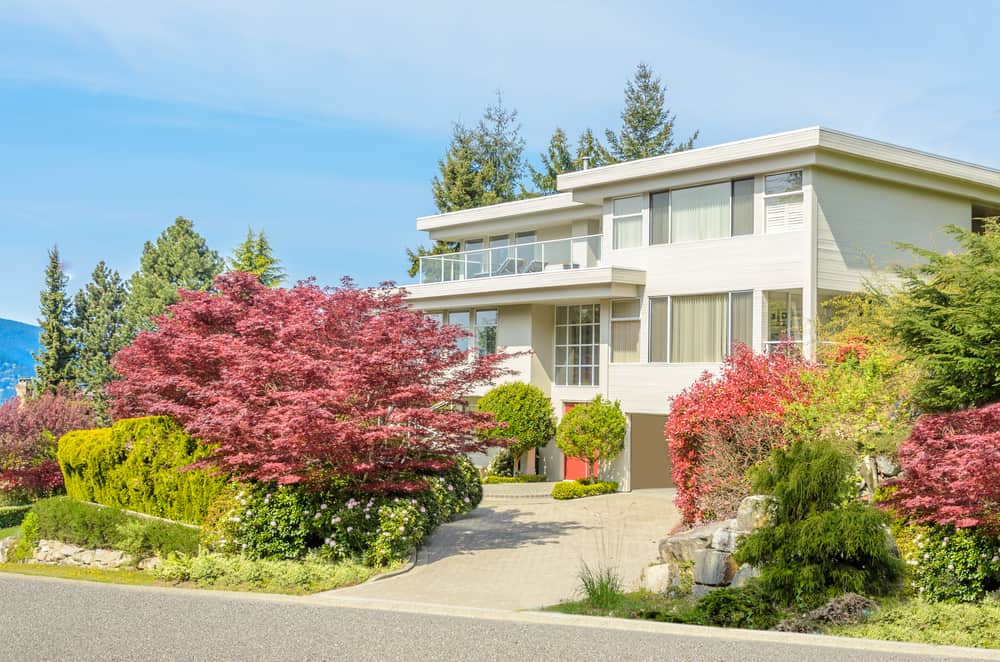 How to Use the Seasons to Your Advantage when Home Staging