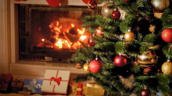 How to Use Holiday Decor to Help Stage Your Home