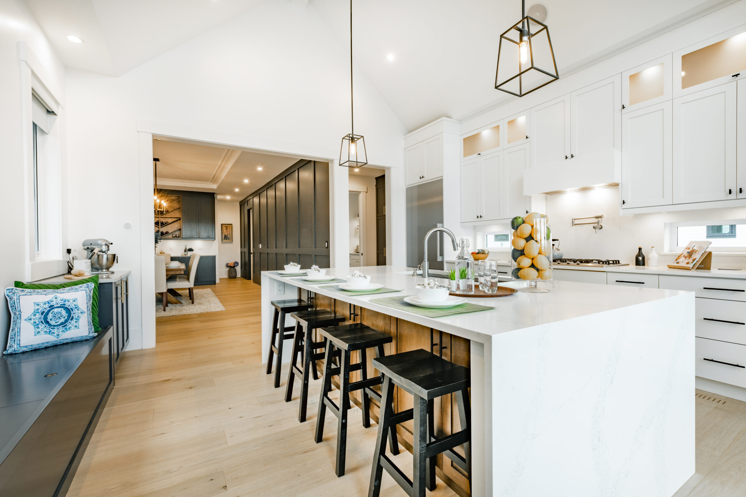 Bright,,Spacious,And,Modern,Farmhouse,Style,Kitchen