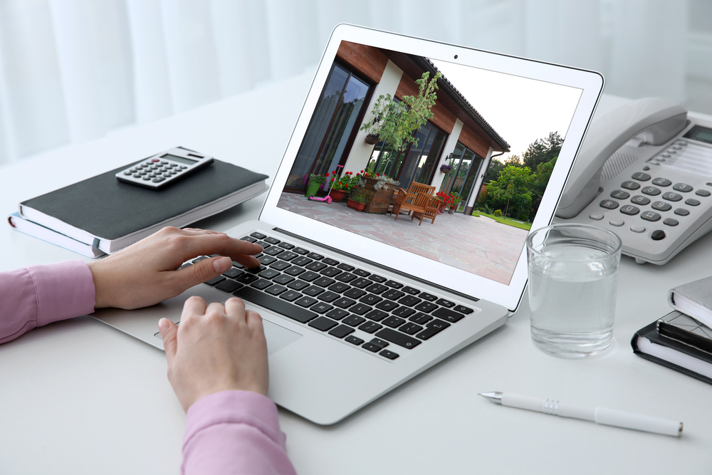 In-Person vs. Virtual Home Tour: What's the Difference?