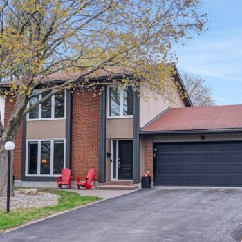 40 Nanook Crescent